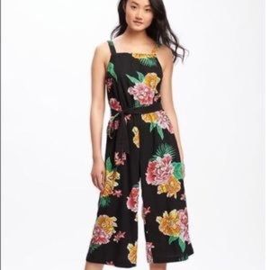 🌺 Old Navy Black Tropical Flare Jumpsuit
